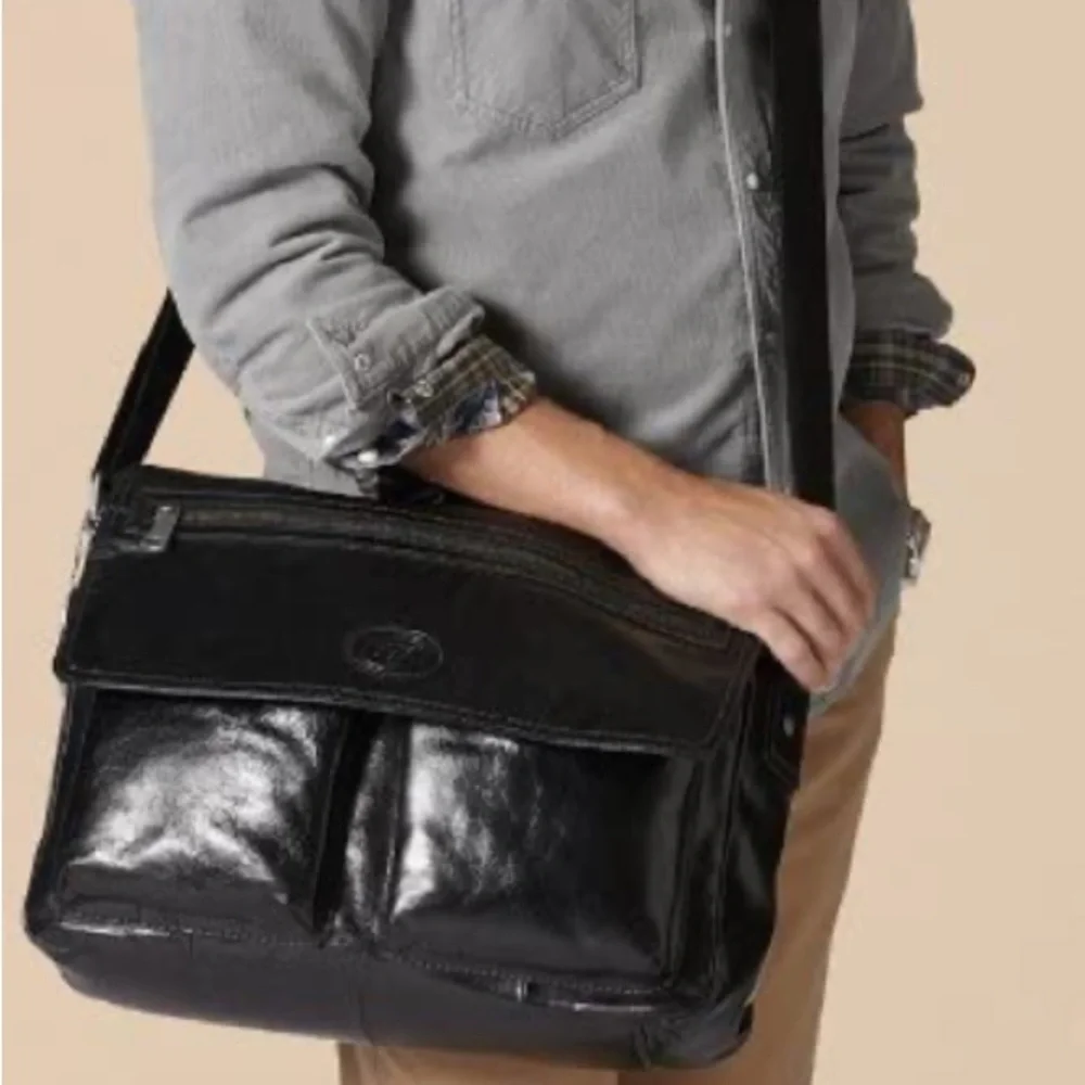 Like new FOSSIL EW transit Leather Computer/Messenger Bag